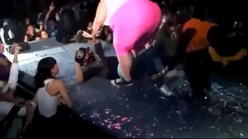 Preview 2 of Virgin Ass Tongue - Gordinha fogosa fudendo em baile funk