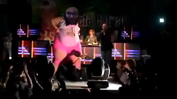 Preview 1 of Virgin Ass Tongue - Gordinha fogosa fudendo em baile funk