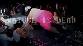 Preview 4 of Virgin Ass Tongue - Gordinha fogosa fudendo em baile funk