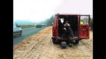 Preview 4 of Daunlod Xxxii Bf - horny whore sucks cock on the road