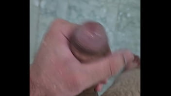 Preview 1 of I Fuck My Mother Boyfriend - NOVINHO DOTADO BRINCANDO NO BANHO