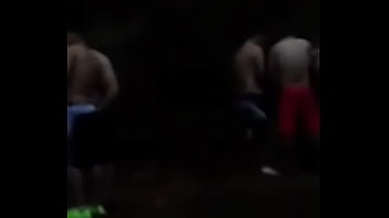 Preview 1 of Mom Blackmaild Sex - V&iacute_deo flagra pega&ccedil_&atilde_o gay em festa do carnaval 2014 de Floripa