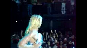 Preview 1 of Musilm Xnxn - LOIRONA MOSTRANDO OS SEIOS NO BAILE FUNK