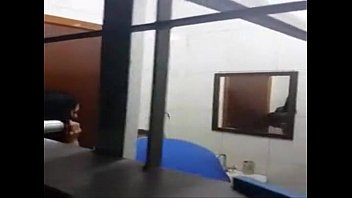 Preview 3 of Adat Malam Pertama Di Cina - FLAGRANTE! Namorada traindo e mentindo para o corno no celular - XVIDEOS.COM