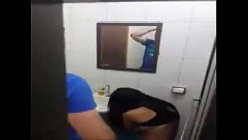 Preview 4 of Adat Malam Pertama Di Cina - FLAGRANTE! Namorada traindo e mentindo para o corno no celular - XVIDEOS.COM