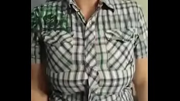 Preview 1 of Hija India - Boobs.gif