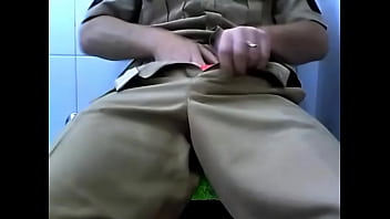 Preview 1 of Mom Squirt On M8 - Policial Sacudo na Punheta