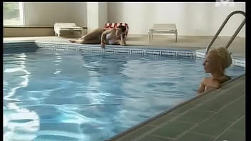 Preview 4 of Casting Chunky - Nomi et Jessica Fiorentino - Plume Perverse (2005)