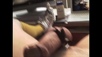 Preview 2 of Kari Kitten Porn - 17 dec Estim en sneaker:900mb