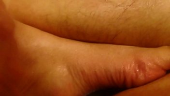 Preview 2 of Donne Levan Sex Com - Semen en mis pies gay cum on my feets