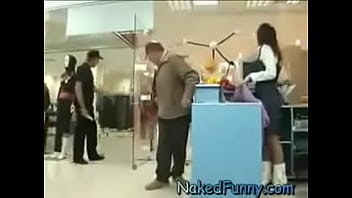 Preview 2 of 3gp Jizz Video 2018 - Pegadinhas Picantes - Gostosa na loja de roupas