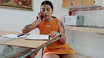 Preview 1 of Sniff Her Boots - Me masturbo en una video llamada con mi novio mientras mi madrastra hace el almuerzo HISTORIA COMPLETA