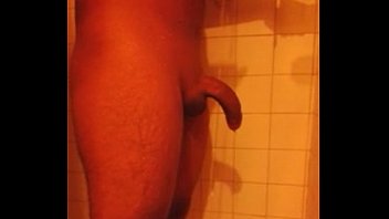 Preview 2 of Ver Beautiful Girls - Chico duchandose rapido