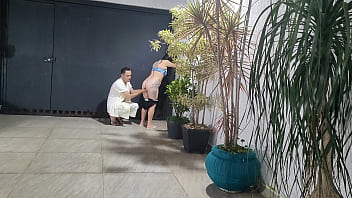 Preview 4 of Chinld Xxx Vidio - SEXO ARRISCADO com meu vizinho na garagem de casa enquanto corno esta no banho