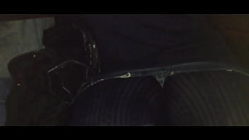 Preview 3 of Amateur Gf Deepthroating Dick - Collant upskirt sotto il tavolo