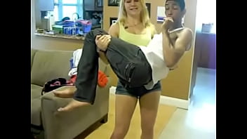 Preview 3 of Leopoldo - Very cute girl lift and carry skinny dude