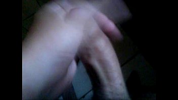 Preview 2 of Purnahub Com - pauz&atilde_o batendo uma bem gostosa no banho