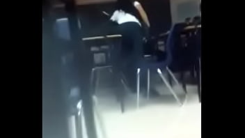 Preview 1 of Chicas Con Pura Sangre Follando - VOYEUR - Asian College Chick Bending Over In Class