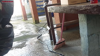 Preview 3 of English Sex Video Sixxx - minha esposa saiu e a empregada baixinha gostosa pegou meu pau e colocou dentro dela na &aacute_rea de casa
