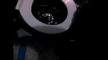 Preview 4 of Danni Dill - En el ba&ntilde_o