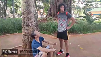 Preview 1 of Nonveg Porn - O estrangeiro estava procurando uma casa de putaria,  mas acabou indo sentar na rola do Big Marcos