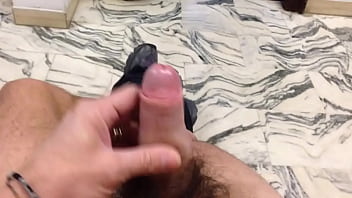 Preview 1 of Pale2 - sborrata handjob.MOV