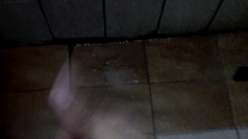 Preview 1 of Blind Mqn - Batendo uma no Banheiro