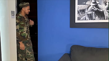 Preview 1 of Ekta Kapoor In Nude - MILITAR REGRESA A PONER SU VERGA DURA EN EL HUECO DE MI ESCLAVO HETERO ANA
