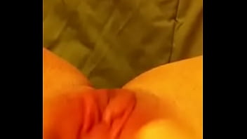 Preview 2 of Download Nures In 3gp - White girl quirts all on bed !
