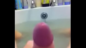 Preview 3 of Zul Korek Ibu Melayu - Me cumming in the bath