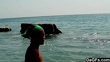 Preview 1 of Qinar Sex - Dagfs - Handjob On The Beach