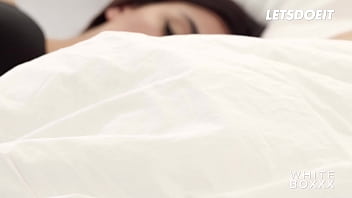 Preview 1 of Holiwod Sexi Bideo Hd - Martina&#039_s Pussy Selfies Launch a Naughty Morning Sexcapade - WHITEBOXXX