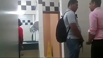 Preview 3 of Amateur Virgin Teen Pussy Eating - Sexo oral en albrook mall