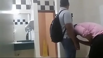 Preview 1 of Amateur Virgin Teen Pussy Eating - Sexo oral en albrook mall