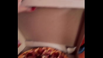 Preview 1 of Annelerine Yakalanan Kizlar - &iexcl_Llego el repartidor de la pizza y no tengo dinero! Le pago con mi culo y acabo en lechada lista para tener quesito entre las piernas,  que rica forma de ahorrar dinero!