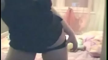 Preview 2 of Bbw Taito - Jovencita haciendose fotos guarras en su cuarto