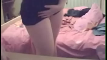 Preview 1 of Bbw Taito - Jovencita haciendose fotos guarras en su cuarto