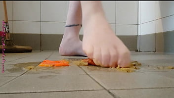 Preview 3 of 8yeras All - Fu&szlig_spiel in Strumpfhose mit Obst