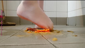 Preview 4 of 8yeras All - Fu&szlig_spiel in Strumpfhose mit Obst