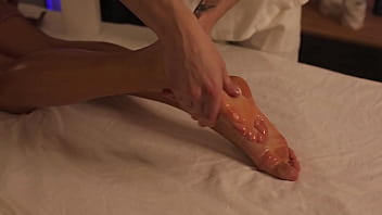 Preview 2 of Porno Moster - The masseur seduced a slutty pussy during a session and passionately fucked her on the table - 1.164