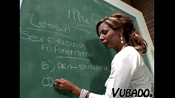 Preview 1 of Mom And Stepson Usa - VUBADO CLASS SEX !!