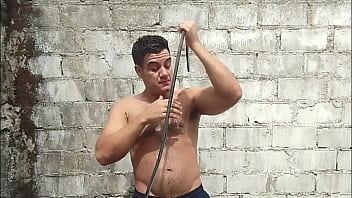 Preview 1 of Kissa Sins Lee - YURI GA&Uacute_CHO - BANHO DE MANGUEIRA E PORRA!