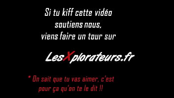 Preview 1 of Tuga Camera Esc - Elle rentre un ballon dans sa chatte