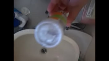 Preview 4 of Smallwife Beaten - masturbandose mi amiga con un spray