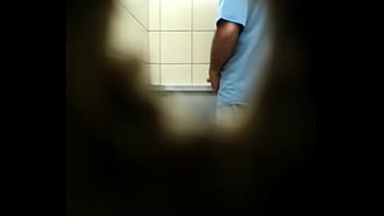 Preview 3 of Clips Zuzu - sacanagem no banheiro da rodoviaria de sao leopoldo