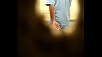 Preview 1 of Clips Zuzu - sacanagem no banheiro da rodoviaria de sao leopoldo