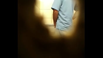 Preview 4 of Clips Zuzu - sacanagem no banheiro da rodoviaria de sao leopoldo