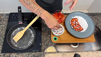 Preview 3 of Sochlo Gars Xxx - Cozinhando pelad&atilde_o pros f&atilde_s