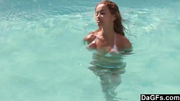 Preview 1 of Sxey Brazzers - Dagfs - Hot Babe In The Pool