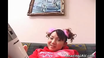 Preview 3 of 14 Years Old Girls - Japanese girl gets her pussy vibrated